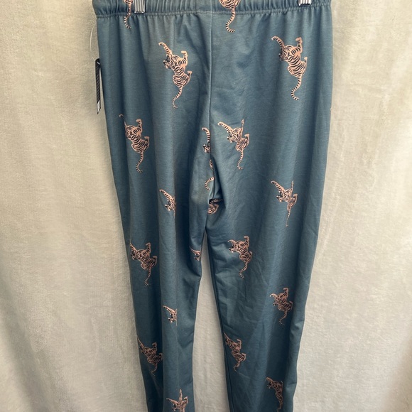 NWT Onzie tiger print cropped long sleeve hoodie and relaxed joggers set - Picture 12 of 16